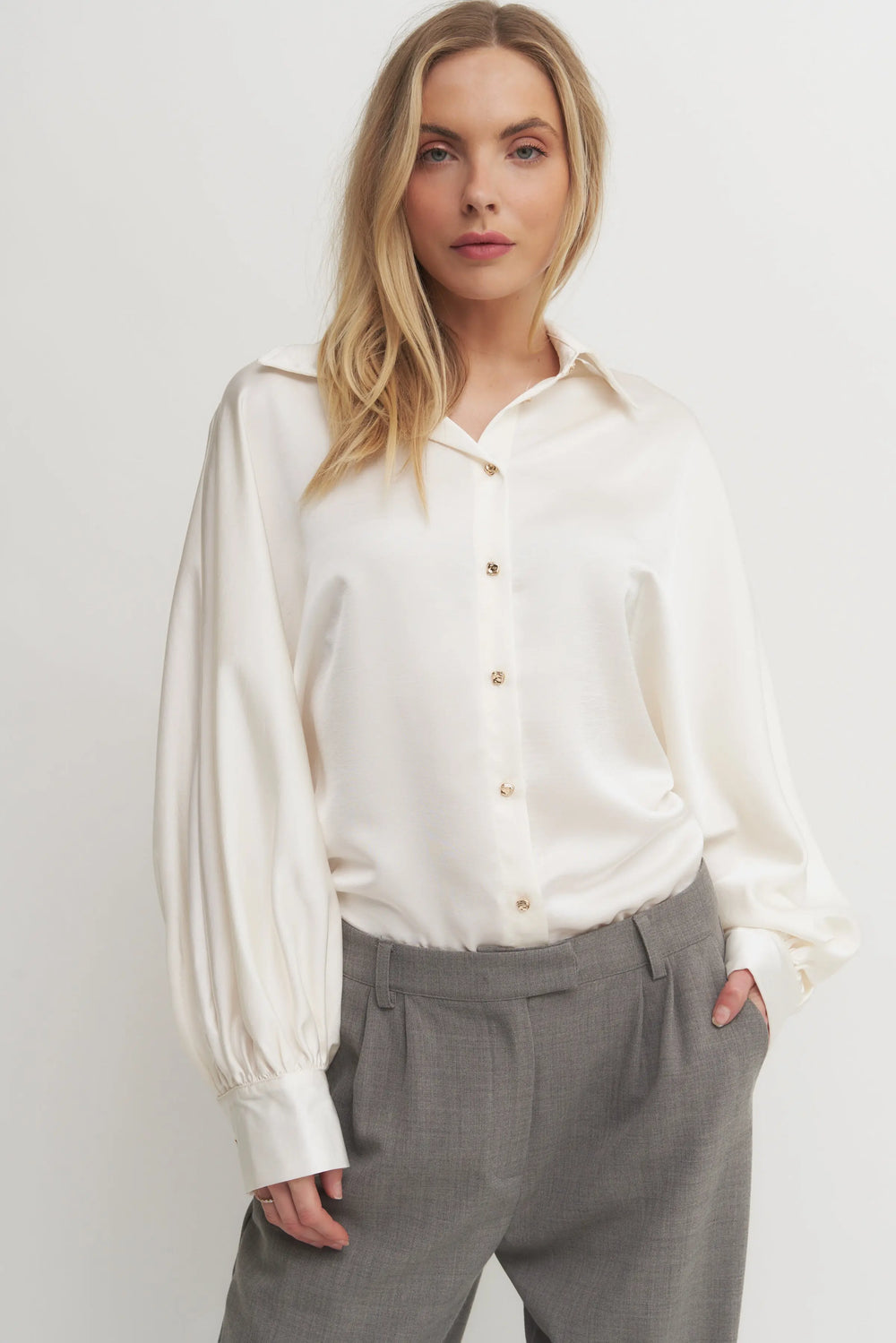 Women’s Silky Button-Down Blouse – Voluminous Sleeve Shirt for Elevated Set Styling Verdot