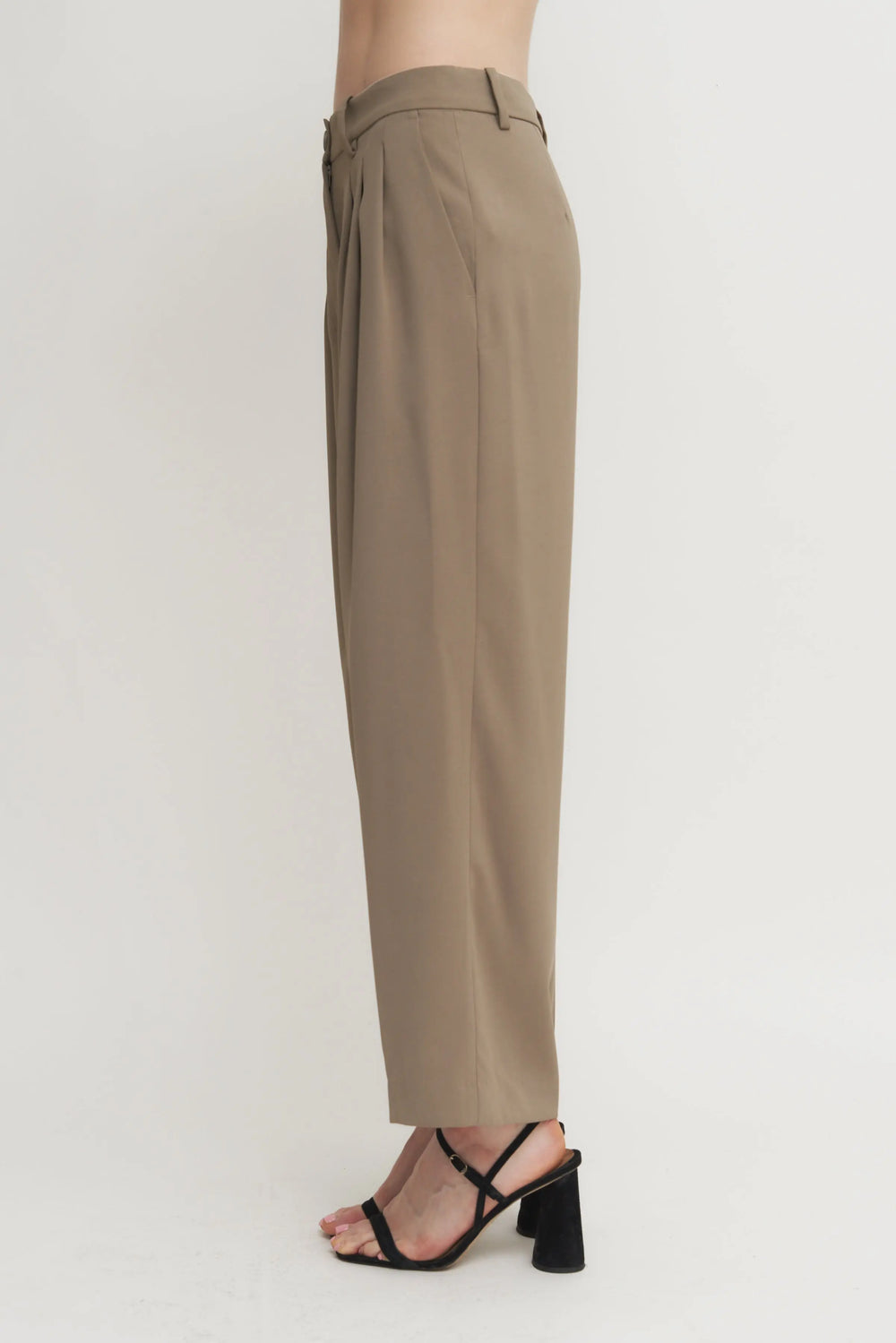 Women’s High-Waisted Pleated Trousers – Relaxed Tailored Pants in Taupe or Black Verdot