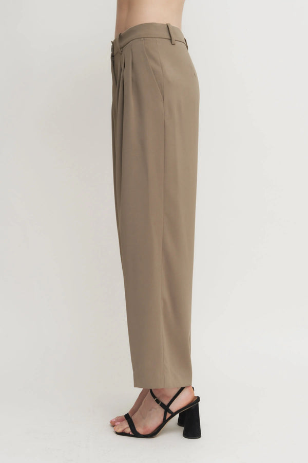 Women’s High-Waisted Pleated Trousers – Relaxed Tailored Pants in Taupe or Black Verdot